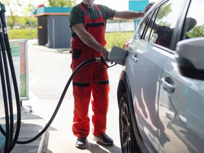 Скільки коштує заправити авто 19 серпня: ціни на бензин, дизель і газ