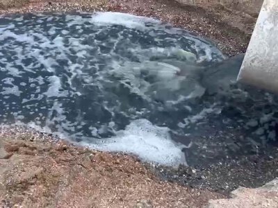 В окупованому Маріуполі зафіксували скид стоків у море (відео)