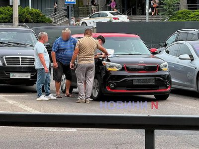 У центрі Миколаєва автомобіль «Кіа» зіткнувся із SsangYong: утворився автомобільний затор