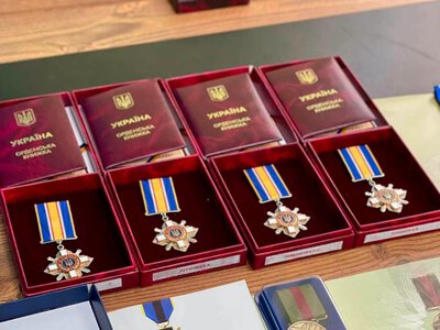 Родинам захисників із Золотоніського району передали державні та військові нагороди