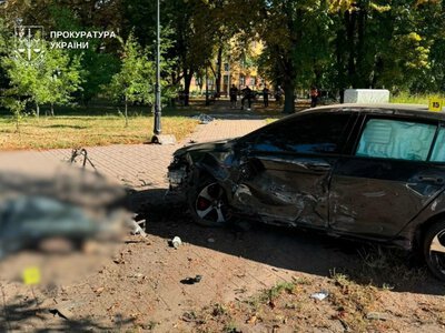 У Києві Volkswagen після зіткнення з маршруткою в’їхав у зупинку: двоє загиблих, четверо постраждалих