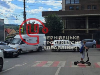 ДТП у Чернівцях: на перехресті Героїв Майдану та Щербанюка ускладнений рух