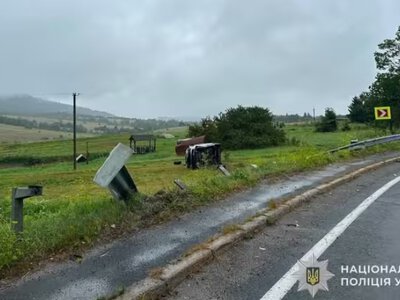 На Львівщині перекинувся мікроавтобус: п’ятеро травмованих, серед постраждалих двоє дітей