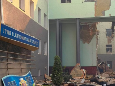 Ворогом завдано удару реактивними дронами по Житомиру: пошкоджено будівлю Нацполіції