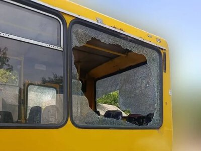 В Корабельному районі Херсона пошкоджено автобус від атаки РФ