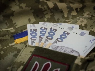 Зарплати та бойові виплати військових у 2026 році: хто і на які суми може розраховувати