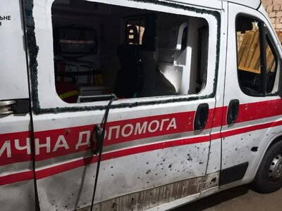 Безпілотник РФ атакував «швидку» в Херсоні, дві жінки поранені