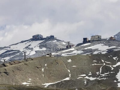 Аномальна спека змусила закрити популярний курорт в Альпах — Bild
