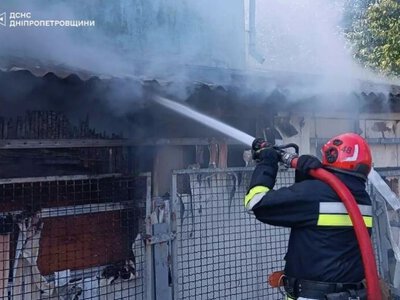 м. Синельникове: вогнеборці ліквідували пожежу на території приватного домоволодіння