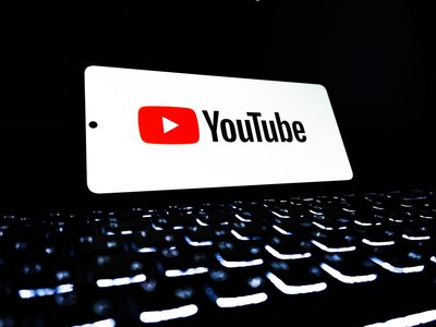 YouTube бореться з Netflix за блогерів: авторам пропонують мільйонні виплати