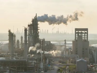 Американські нафтопереробні заводи працюють на рекордних потужностях: виробництво пального зросло до максимумів за останні сім років