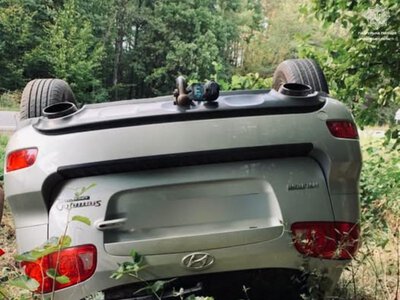 На Рівненщині водій Hyundai під час обгону з’їхав з дороги та перекинувся