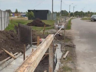 У гідропарку на Рівненщині облаштовують зливову канаву та пішохідну доріжку