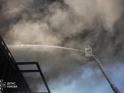 Ворог знову атакував столицю: відомого про одного загиблого, через пожежу стан повітря погіршився