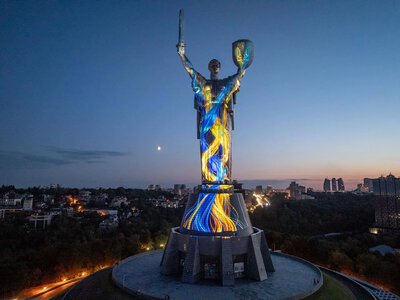 Майбутнє пам’ятає: столиці на Батьківщині-Матері запустили арт-інсталяцію