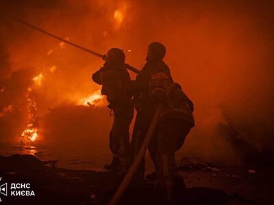 У Києві загасили пожежу після вечірнього удару дронами