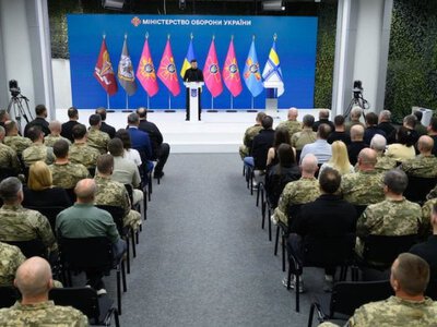 Налаштувати систему оборони, виробництва і постачань: Зеленський представив Хмару як міністра оборони і визначив завдання