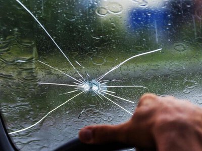 Тріщина менше 5 см — і вже штраф: де на лобовому склі небезпечний дефект