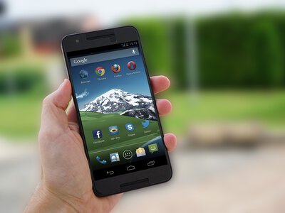 Навіть дешевий Android уміє те, чого досі немає в iPhone: 4 корисні функції