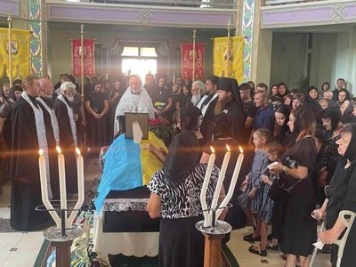 Понад рік вважався зниклим безвісти: на Мукачівщині попрощалися з полеглим Віталієм Лукечею