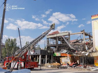  Авіаудар по центру Краматорська: одна загибла, 11 поранених, рятувальники дістали жінку з-під завалів 