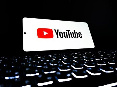 YouTube майже вдвічі підняв ціну Premium в Україні: які суми називають