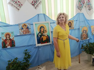 У Маневицькому музеї відкрили виставку Оксани Деркач «З Ангелом на плечі – 2»
