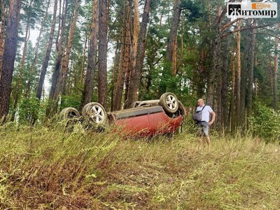 Після удару Nissan тричі перекинувся: шукають свідків ДТП на трасі Київ–Житомир