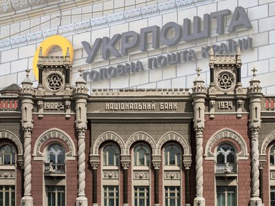 Українці тримають сотні мільярдів готівкою: чому не повертаються гроші в банки