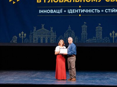 Освітянка із Шостки – серед відзначених на великій серпневій конференції у Львові + Фото