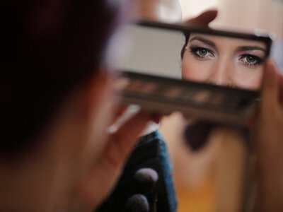Любов до власної шкіри: що варто знати у День без косметики