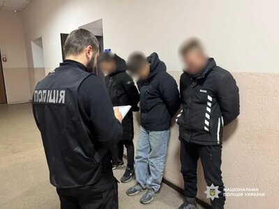 В Одесі засудили групу, яка вимагала у містян тисячі доларів неіснуючих боргів