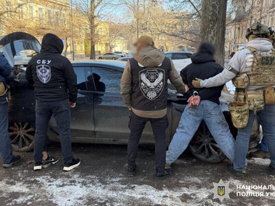 Били, викрадали та вибивали гроші: в Одесі банда на чолі із СЗЧ-шником отримала реальні терміни