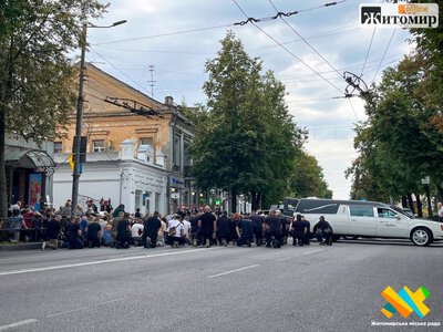 У Житомирі попрощалися з трьома офіцерами Нацполіції, які загинули внаслідок ракетного удару