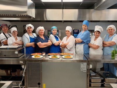 Нове меню та сучасний підхід: кухарі Кам'янського долучилися до реформи шкільного харчування
