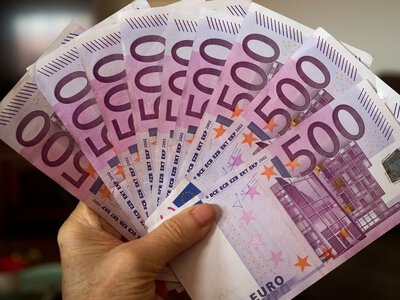Новий тиждень – новий курс: євро продовжує повзти вгору