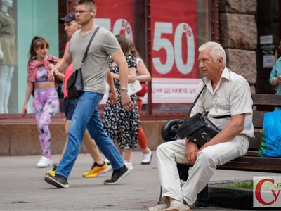 Хто із літніх житомирян може оформити доплату до пенсії у 2500 грн у 2026