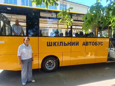 Хомутецька гімназія отримала новий шкільний автобус, пристосований для дітей з інвалідністю