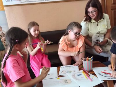 У Демидівській громаді діти створювали талісмани гарного настрою