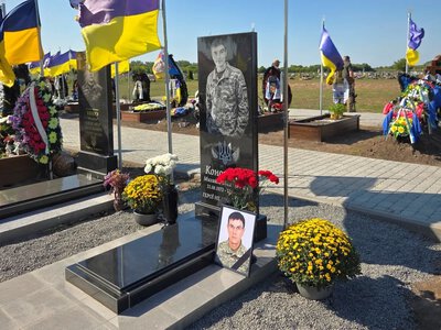 У Миргороді відкрили кенотаф загиблого воїна Михайла Конопешка