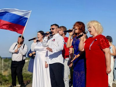На окупованій Херсонщині влаштували хорову акцію до Дня прапора Росії