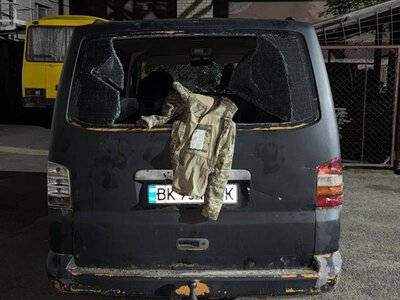 У Луцьку близько 30 людей напали на військових ТЦК та розтрощили службове авто