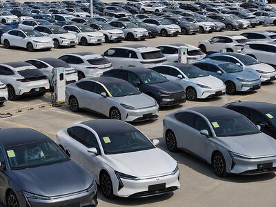Китай оголосив масштабний відклик електрокарів Tesla, Xiaomi та інших брендів