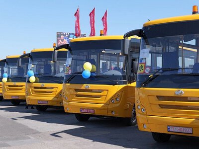 Дев’ять громад Одещини отримали нові шкільні автобуси