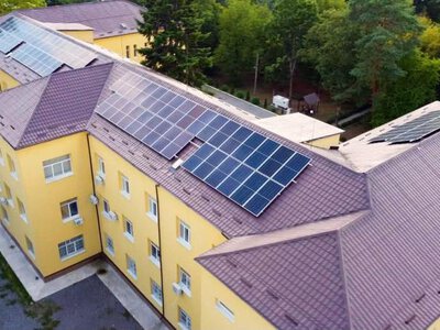 Сонячна електростанція та ремонт на 8 млн грн: як в Ужгороді готують Центр легеневих хвороб до зими