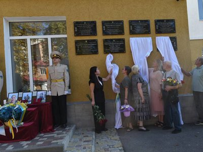 У харківських школах відкрили меморіальні дошки загиблим захисникам