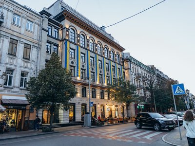 На Ярославовому Валу з'явилися вісім семиметрових прапорів до Дня Незалежності
