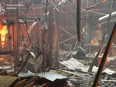 Рашисти вдарили по найбільшому торговому комплексу Кривого Рогу, є загиблі й поранені
