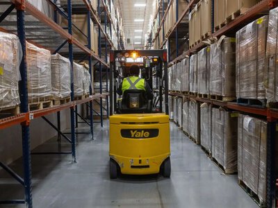 NYT: після масованих ударів РФ у київських супермаркетах з’явилися порожні полиці