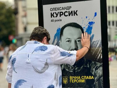 У центрі Рівного встановили ще 21 портрет загиблих захисників